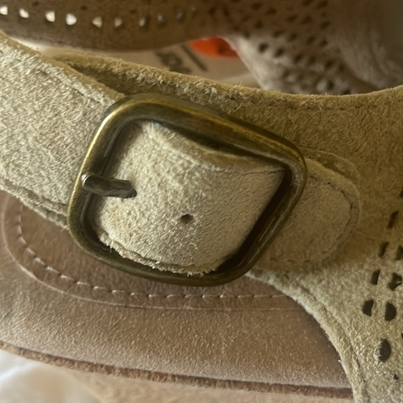 Earth Tan Sandals - Picture 2 of 8